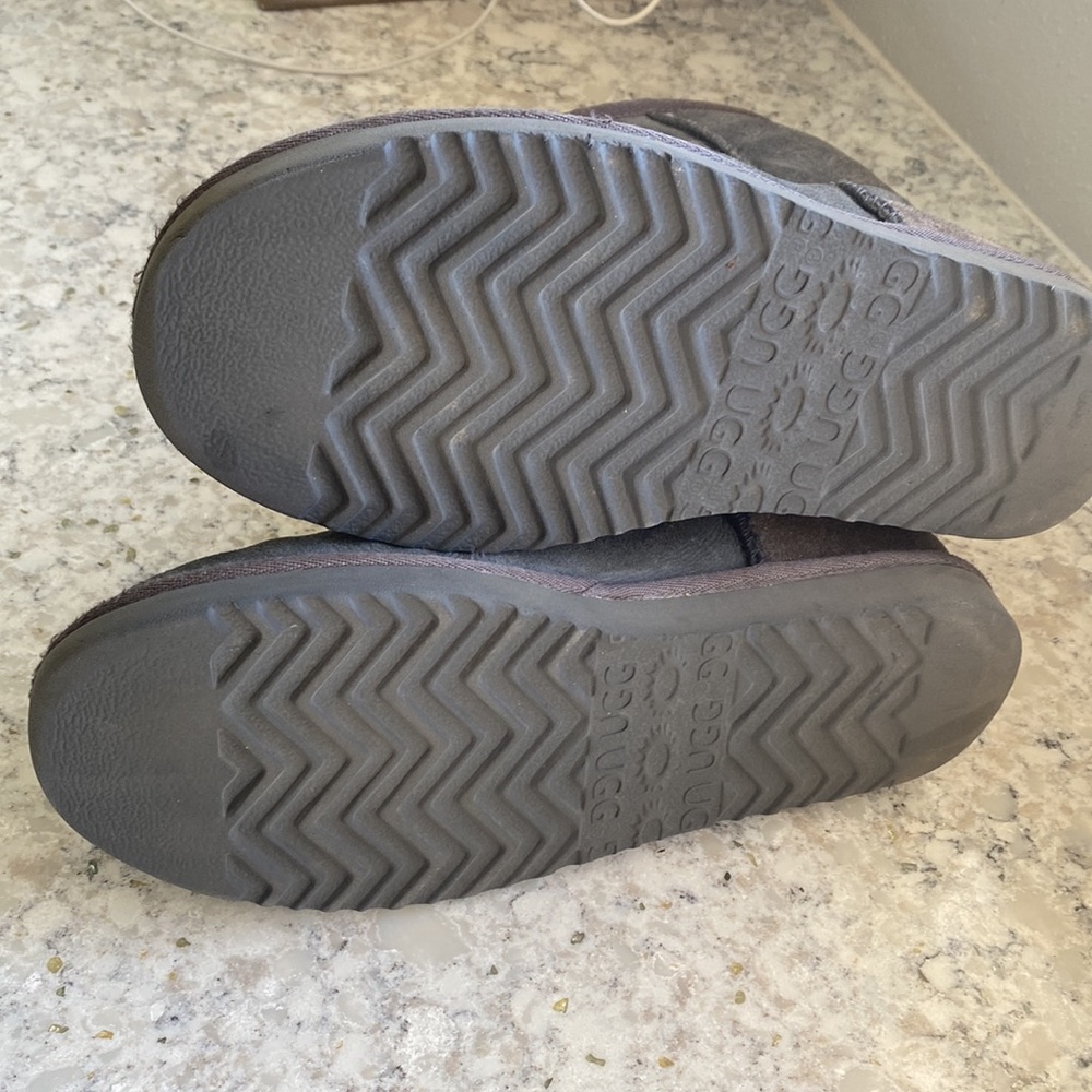 Grey ugg boots - Picture 9 of 11